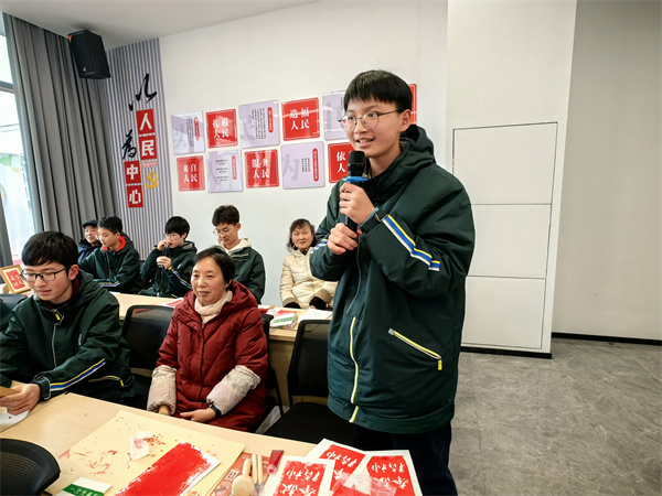 3.黄润冰同学发表感悟.jpg