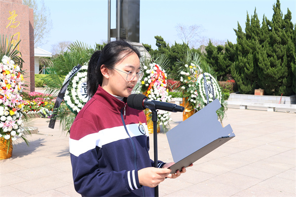 团员代表发言.jpg