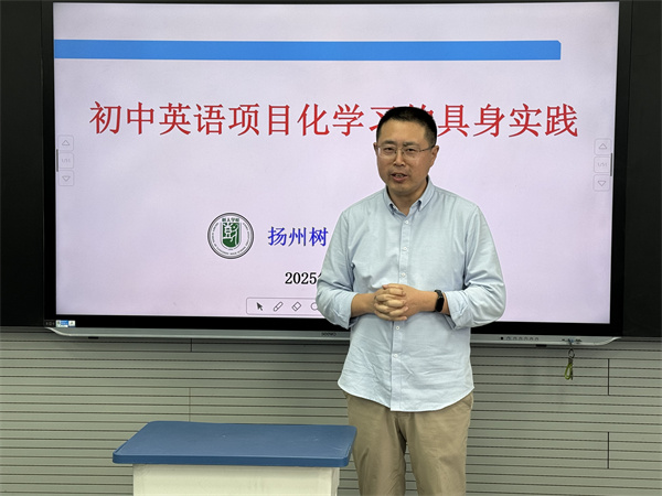 工作坊领衔人常松老师作讲座.jpg